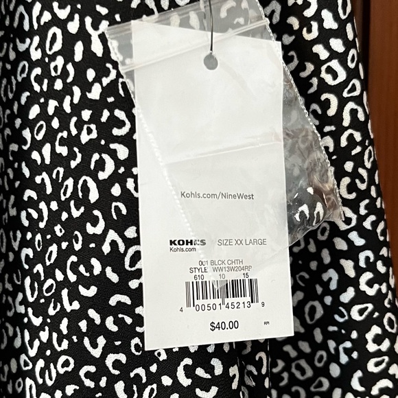 A nine W. blouse never worn tag still attached - Picture 3 of 4